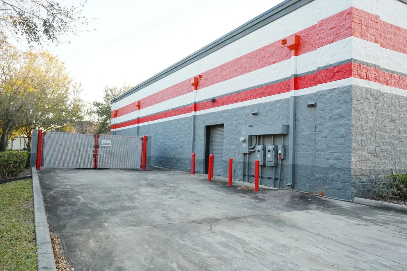 AutoZone NNN rear elevation and service area — Orlando