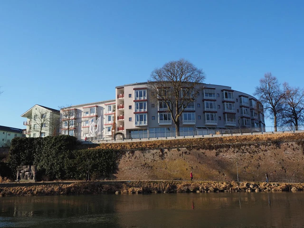 Florida medical office building exterior with healthcare signage