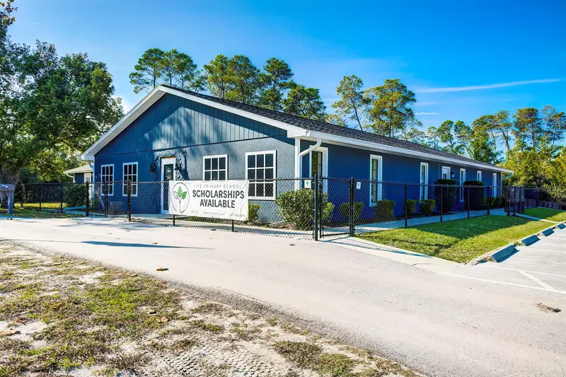 6001 Deltona Blvd, FL