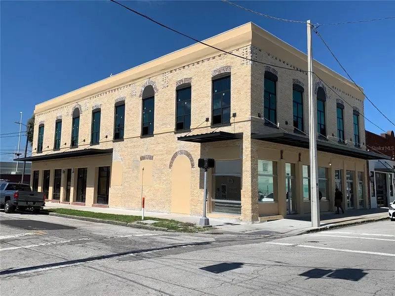 2100 W Main St, FL