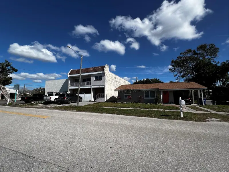 2048 Bee Ridge Rd, FL
