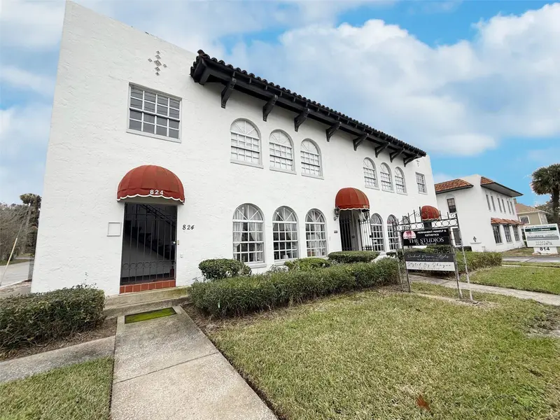 818 E Silver Springs Blvd, FL