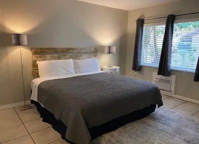 345 Hamden Drive, FL