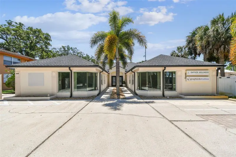 670 2nd St N, FL