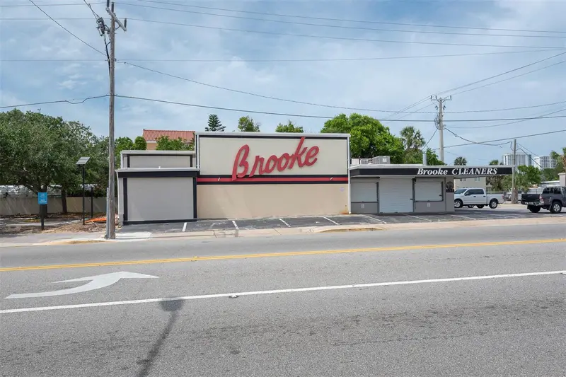 133 Main St E, FL