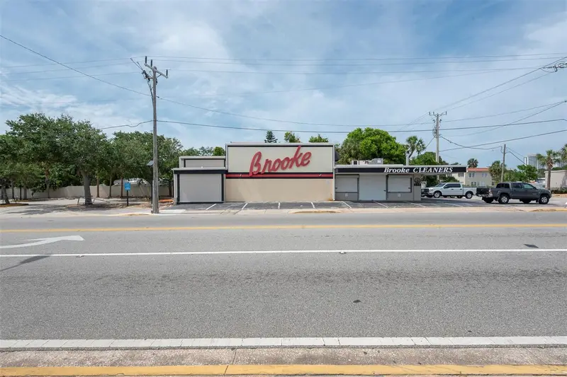 133 Main St E, FL