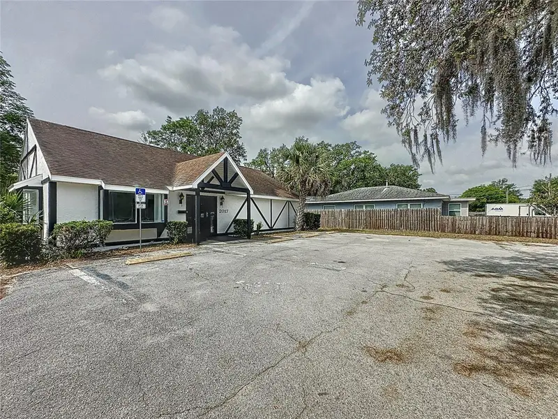2017 W Main St, FL