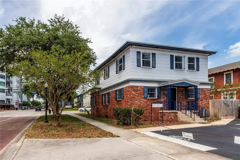703 E Pine St, FL