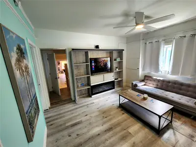 318 Dixie Freeway, FL