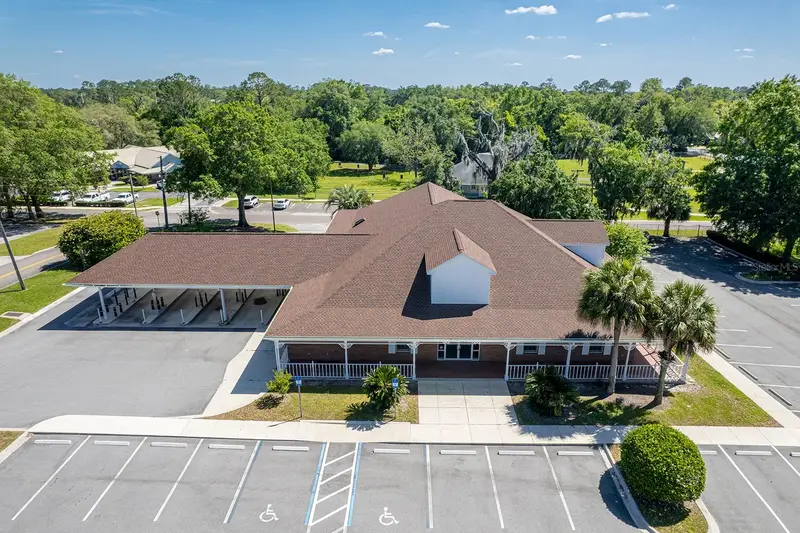 300 W Main St, FL