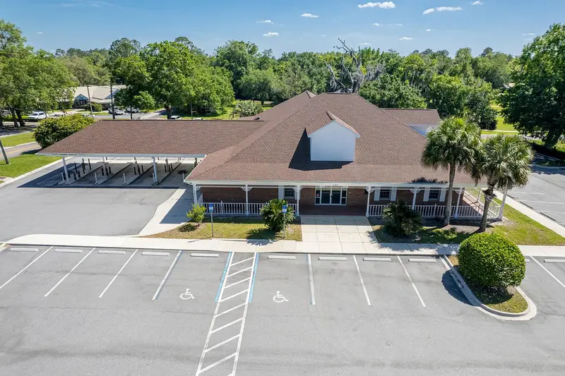 300 W Main St, FL
