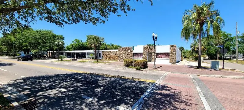 421 E Kennedy Blvd, FL