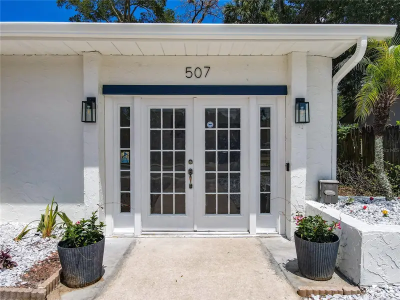507 East St, FL
