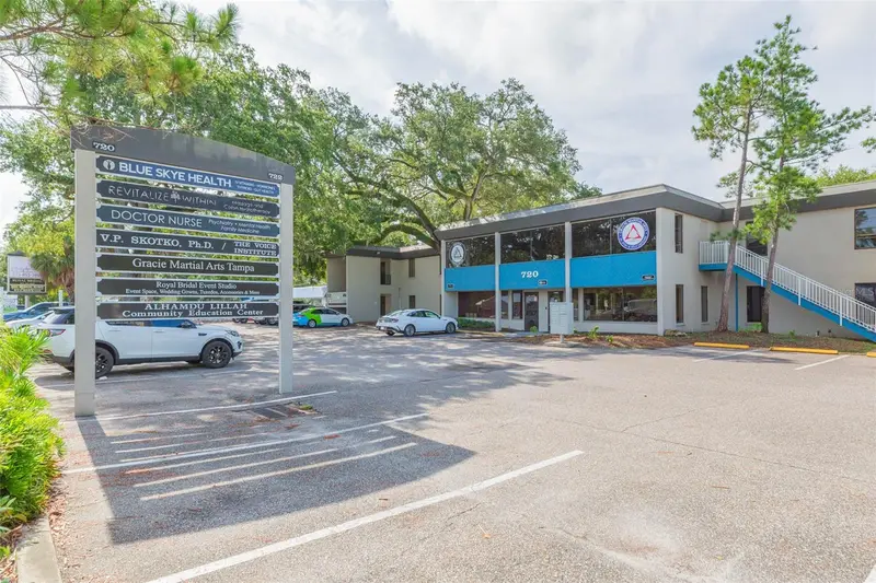718-722 W Dr Martin Luther King Jr Blvd, FL