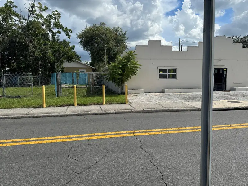 618 W 5th St, FL