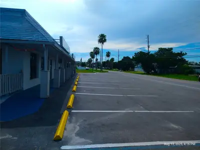 6920,6922,6924,6926,6928 Clark Street, FL