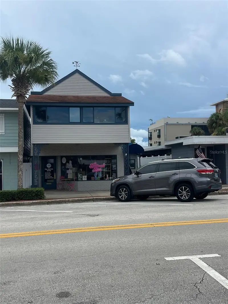 107 W Main St, FL