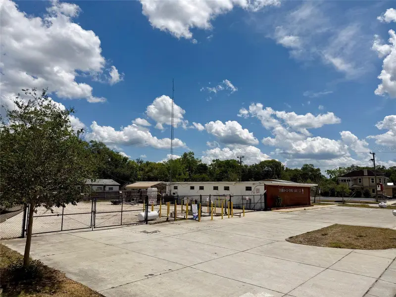 414 W 9th St, FL