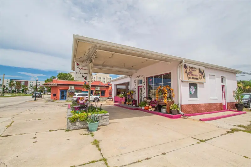 140 Tamiami Trl, FL