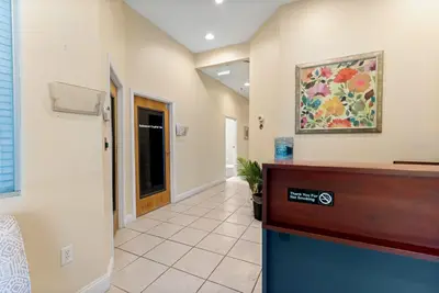 8810 Commodity Cir, FL