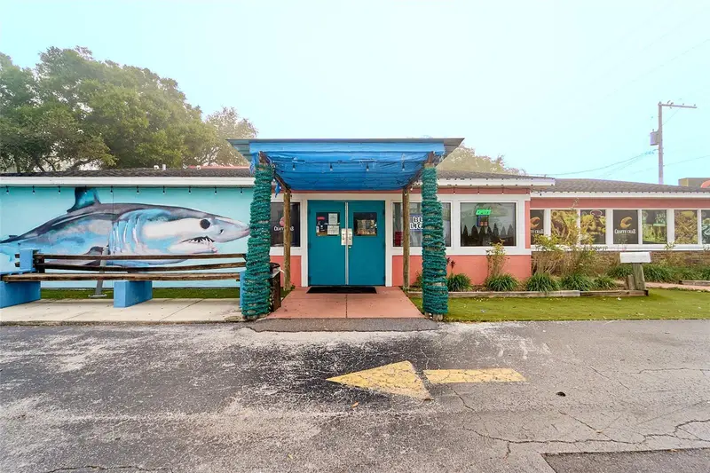 704 E Brandon Blvd, FL