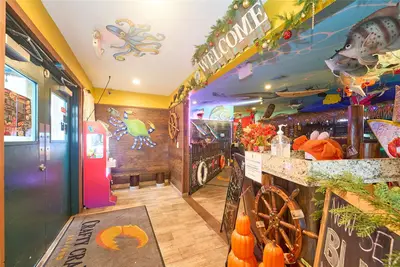 704 Brandon Boulevard, FL