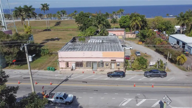 185 E Main St, FL