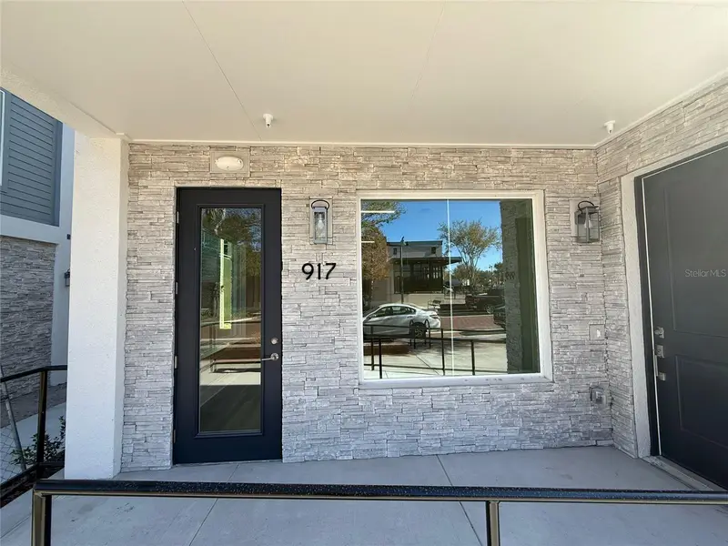 917 City Walk Ln, FL