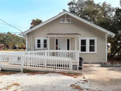 616 Dixie Freeway, FL