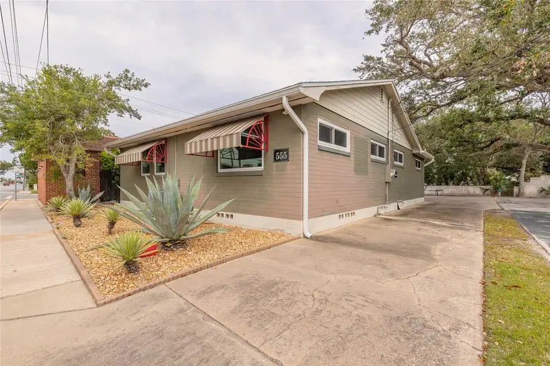 555 Ballough Rd, FL