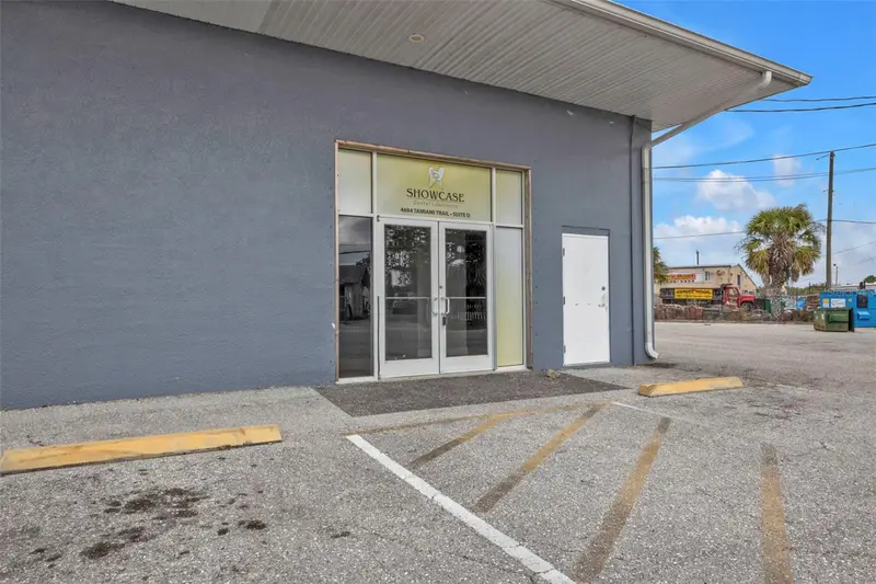 4694 Tamiami Trl, FL