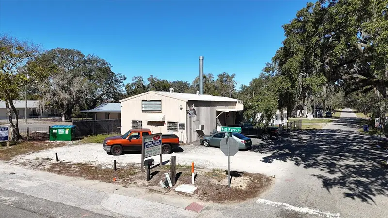 10 Barry Ave, FL