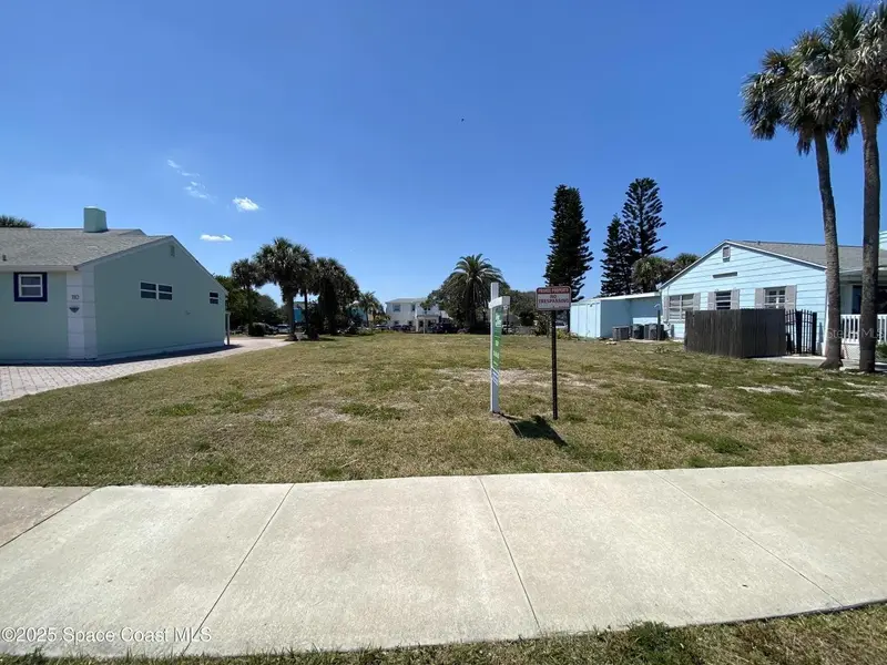 118 N Atlantic Ave, FL