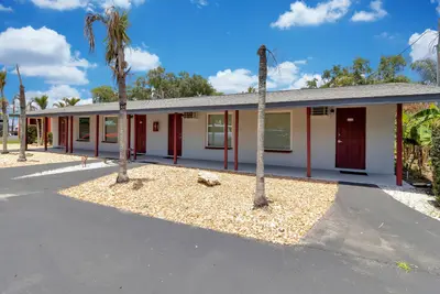 6264 Alligator Lake Shore, FL