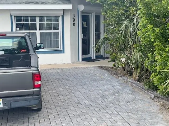 300 N 2nd St, FL