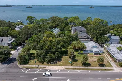 1040 Broadway, FL