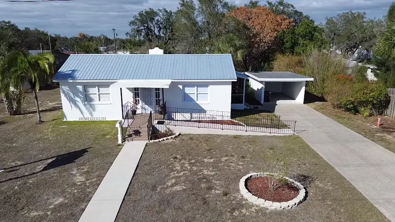 930 W Main St, FL