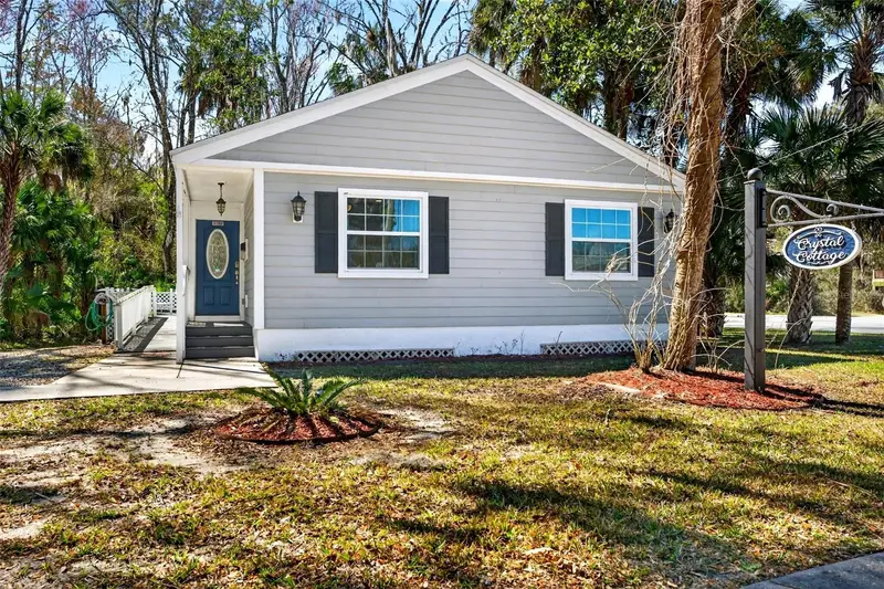 110 Ne Crystal St, FL