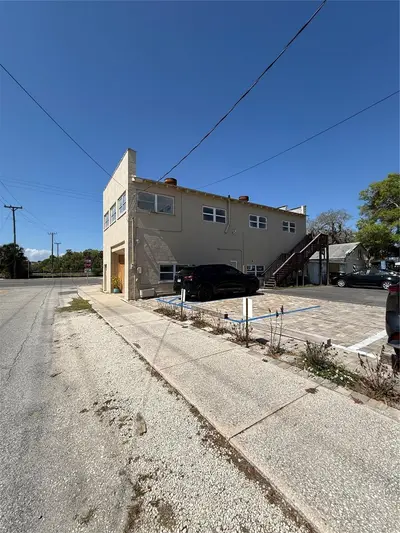 225 Dixie Freeway, FL