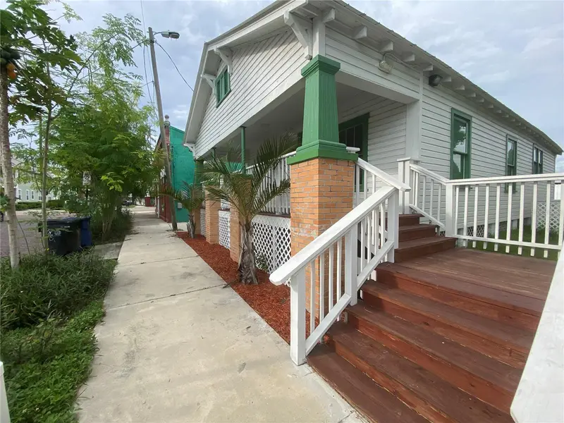 1411 N 17th St, FL