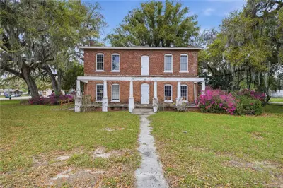 120 Main Street, FL