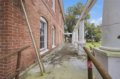 120 Main Street, FL