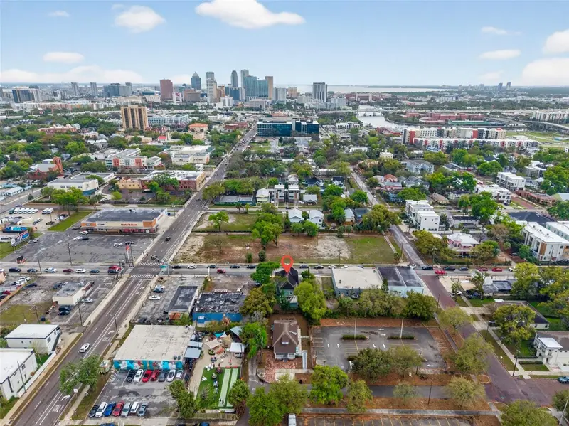105 W Columbus Dr, FL
