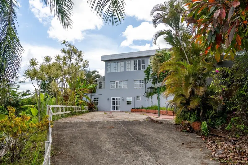 734 Bo Arenas, PR