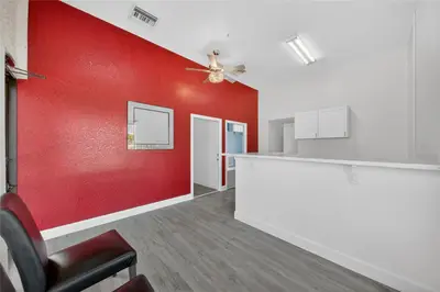 595 9th Street, FL