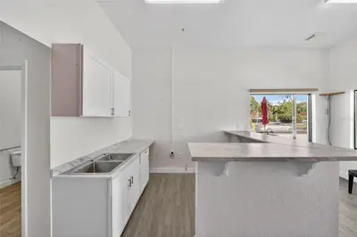 595 9th Street, FL