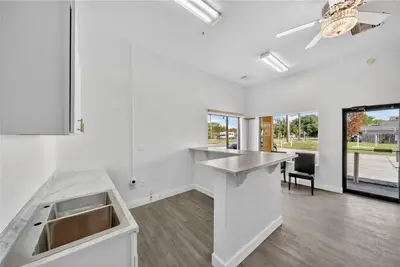 595 9th Street, FL