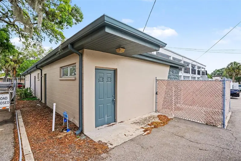 5838 Main St, FL