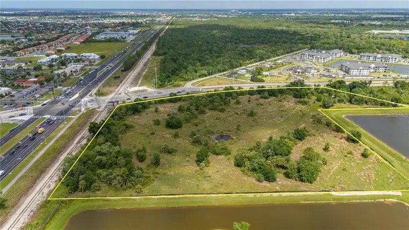 10000 Tamiami Trl, FL