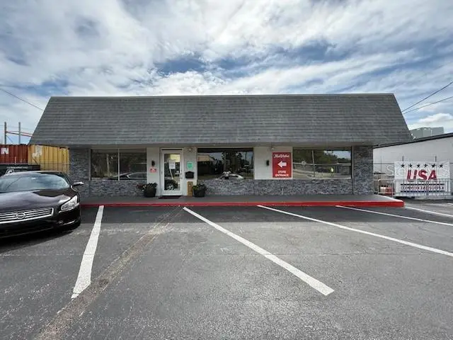 9511 N Nebraska Ave, FL